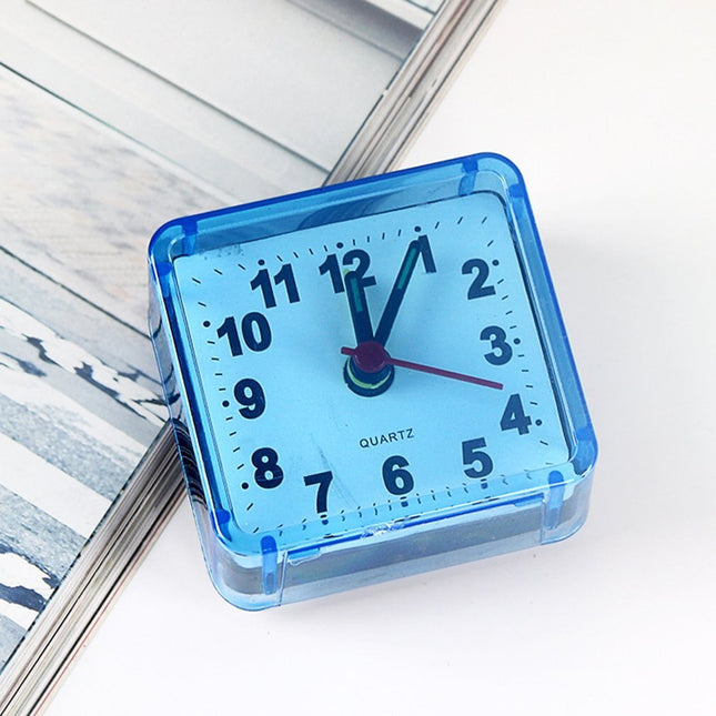 Kleiner quadratischer Reisewecker analog