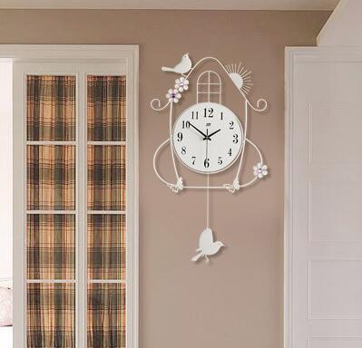 Wanduhr Vogelhaus Design mit Pendel