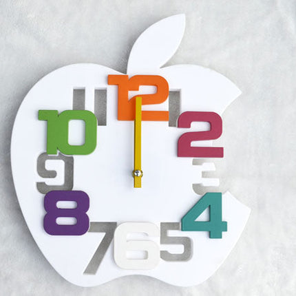 Moderne Design Wanduhr in Apfel-Form