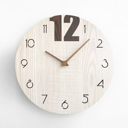 Wanduhr Holz im skandinavischen Design rund