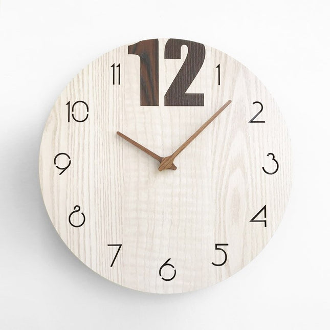 Wanduhr Holz im skandinavischen Design rund
