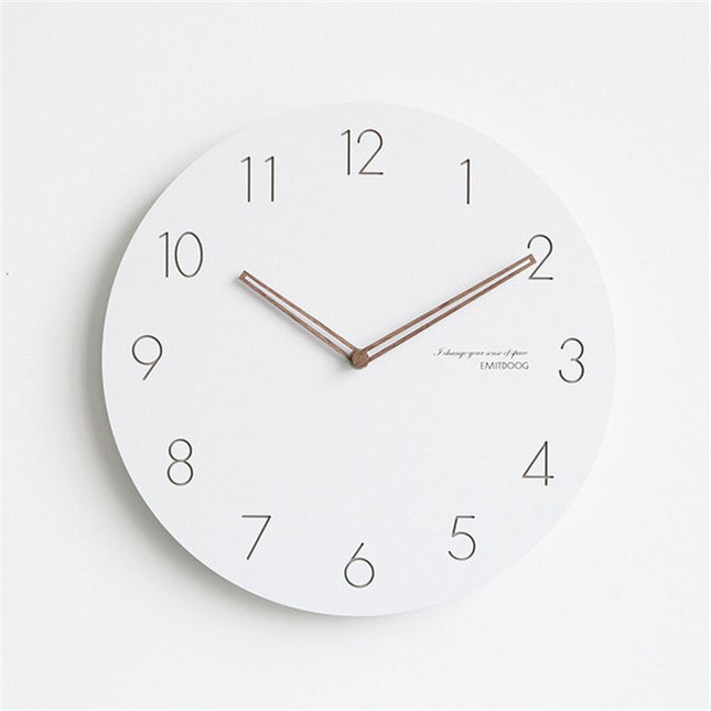 Minimalistische skandinavische Wanduhr leise