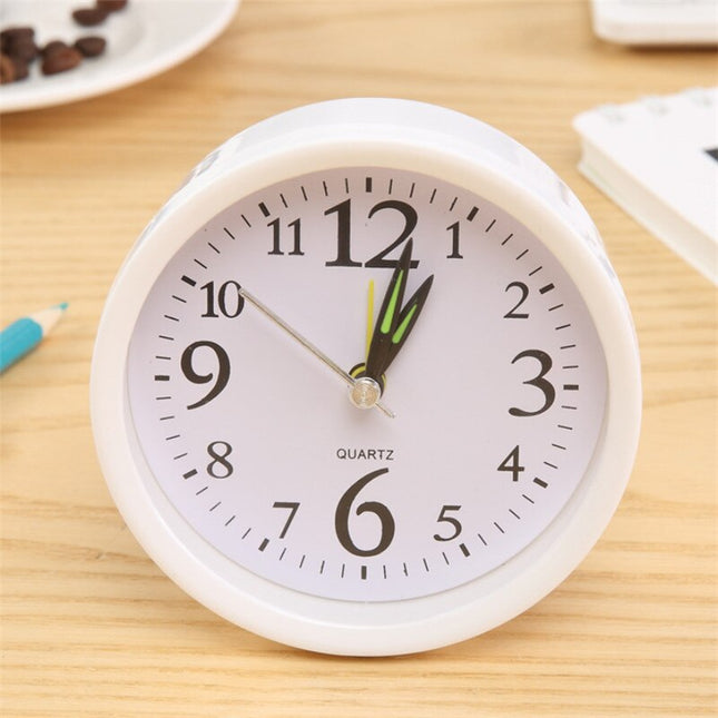 Schlichter analoger Wecker mit Ziffernblatt