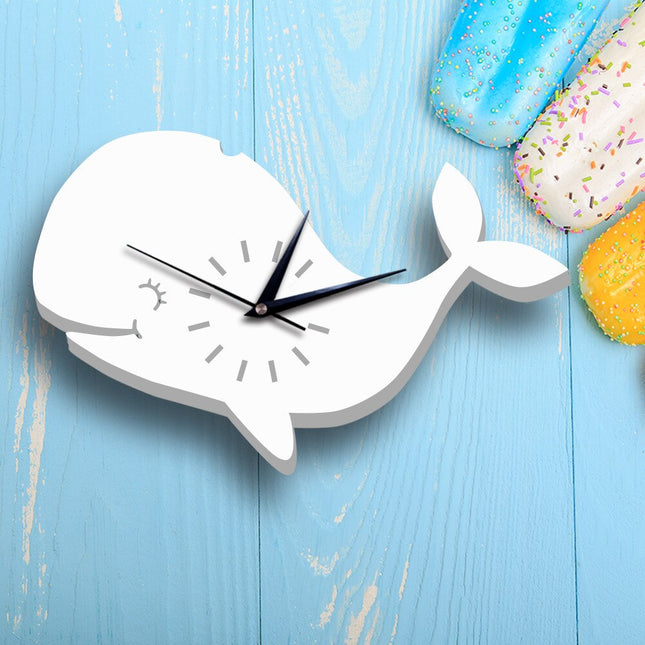 Skandinavische Wanduhr Wal für Kinderzimmer