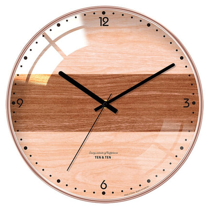 Gewölbte Wanduhr im nordischen Stil