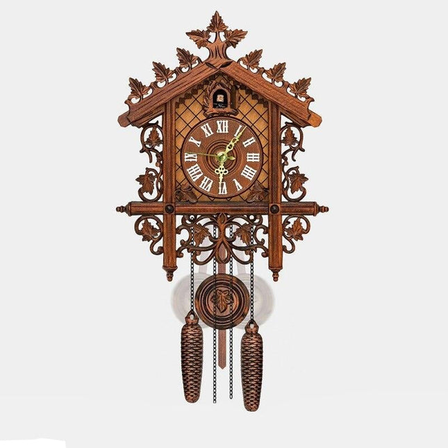 Geschnitzte Kuckucksuhr aus Holz traditionell