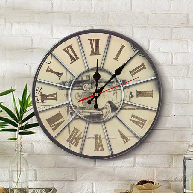 Originelle Wanduhr mit niedlichen Eulen