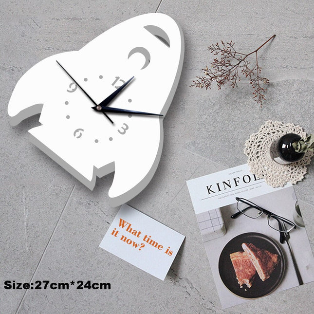 Weiße Kinder Wanduhr in Raketen-Form