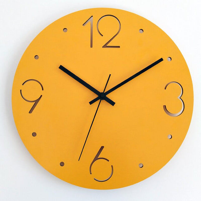 Moderne schlichte Wanduhr für die Küche