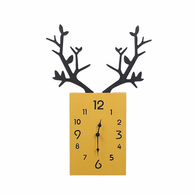 Moderne Wanduhr mit Geweih Design