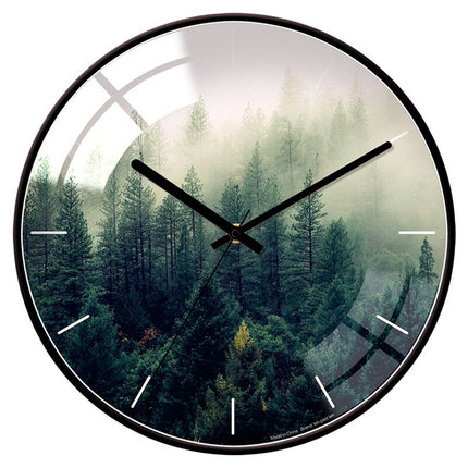 Gewölbte Wanduhr im nordischen Stil