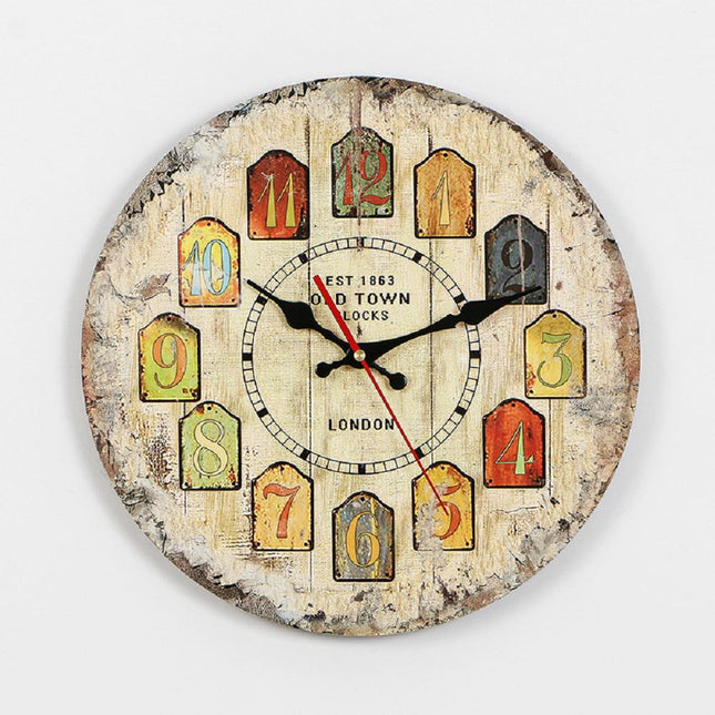 Vintage Wanduhr aus Holz im Landhausstil