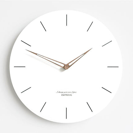 Wanduhr aus Holz weiß gebleicht