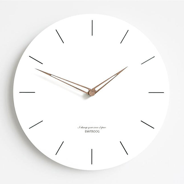 Wanduhr aus Holz weiß gebleicht