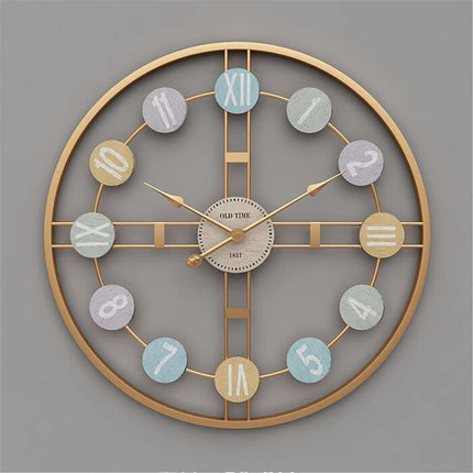 Runde Steampunk Wanduhr mit bunten Ziffern