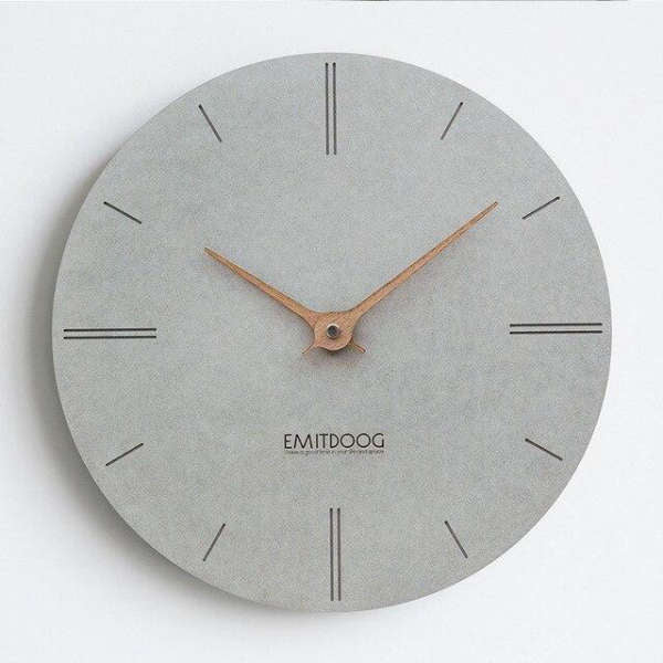Minimalistische Wanduhr Betonoptik mit Holzeigern
