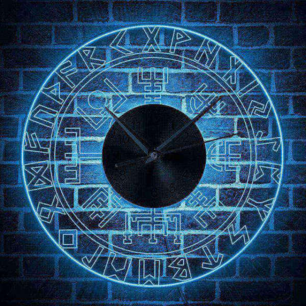 Design Wanduhr mit LED-Beleuchtung