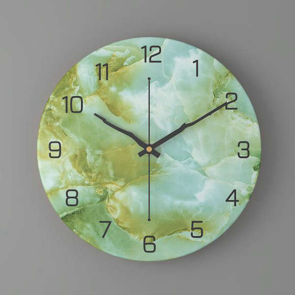 Design Wanduhr Marmoroptik mit Zeigern