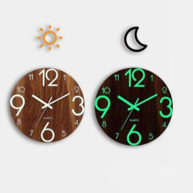 Holz Wanduhr mit nachtleuchtenden Ziffern