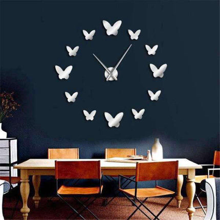 Moderne 3D Wanduhr mit Schmetterlingen