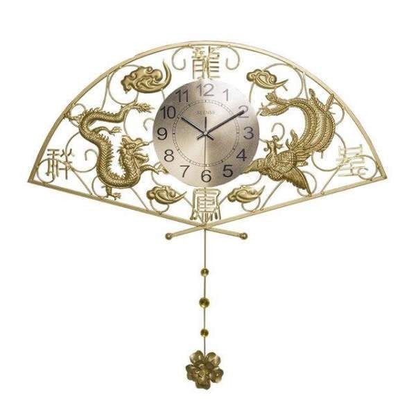 Asiatische Wanduhr mit Drachen und Pendel