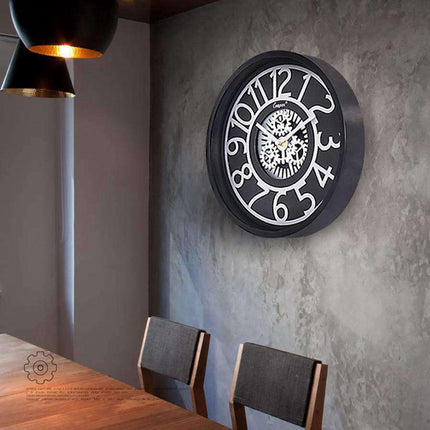 Wanduhr mit sichtbarem Zahnrad-Uhrwerk