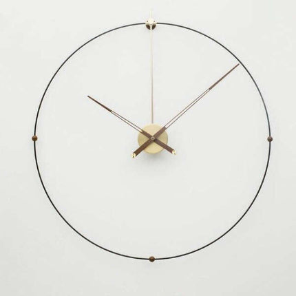 Minimalistische große Wanduhr aus Draht