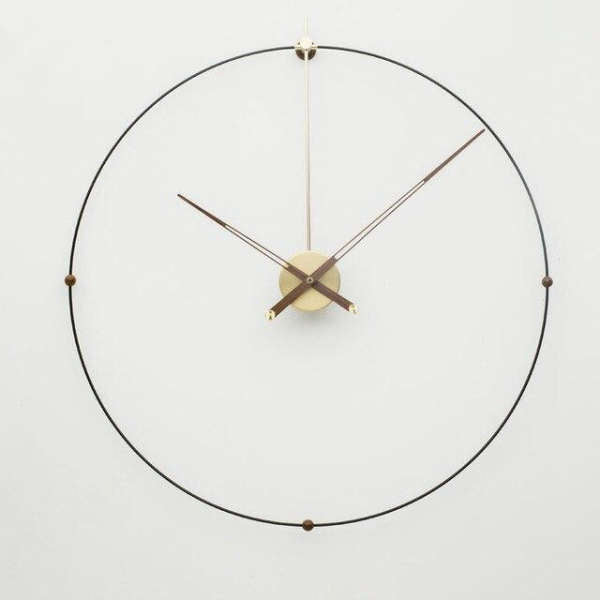 Minimalistische große Wanduhr aus Draht