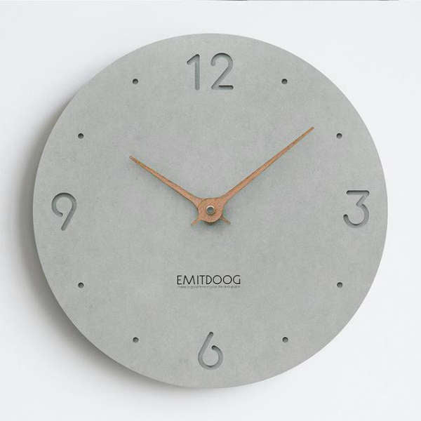 Minimalistische Wanduhr Betonoptik mit Holzeigern