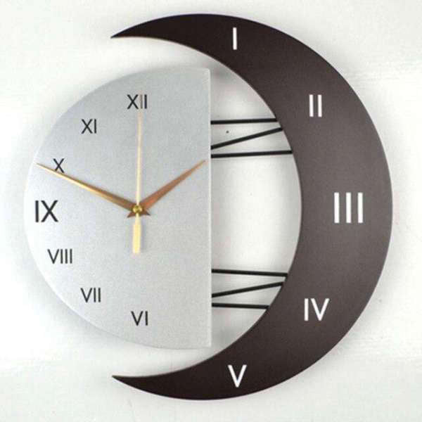 Moderne Wanduhr in Halbmond Form