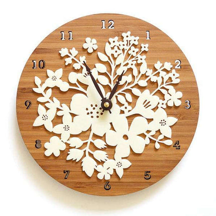 Runde Wanduhr mit Blumen-Relief Design