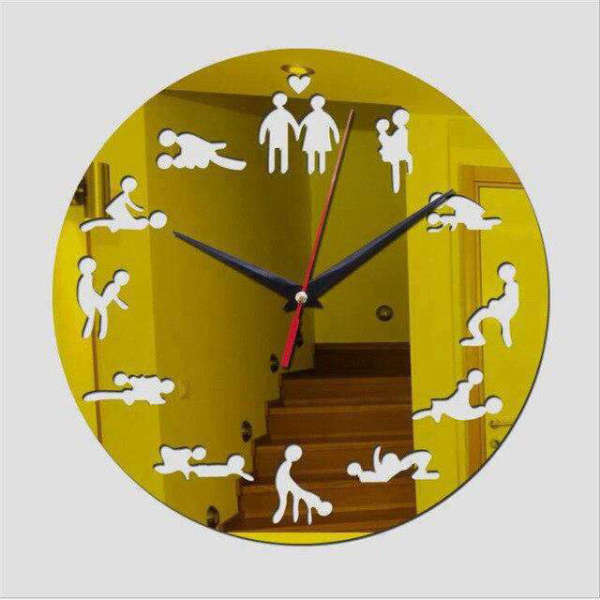 Moderne Kamasutra Wanduhr mit Spiegeleffekt