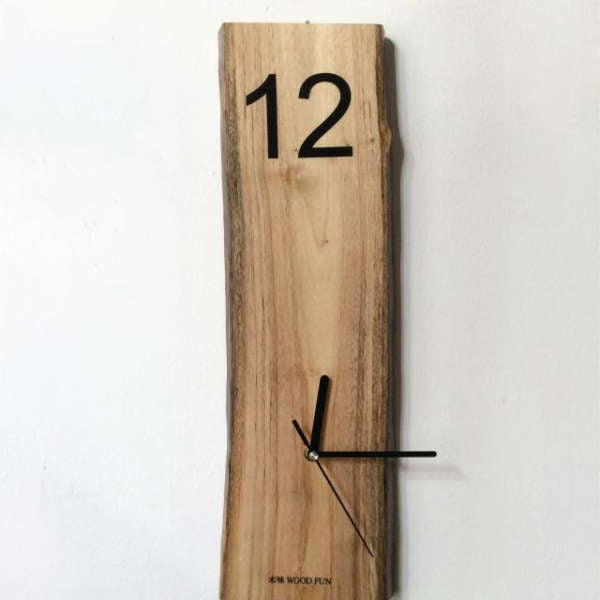 Moderne Holz Wanduhr im Brett-Design