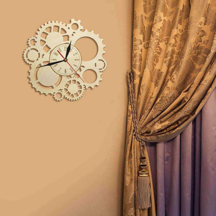 Wanduhr aus Holz mit Zahnrädern