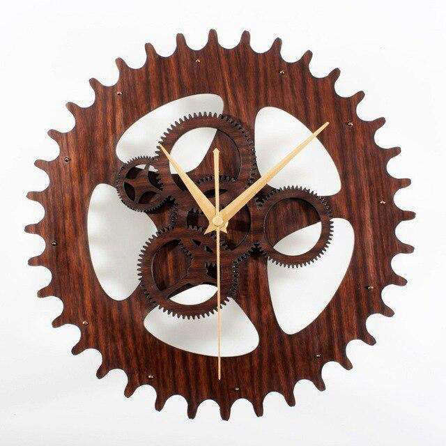 Große Holz Wanduhr im Zahnrad-Design