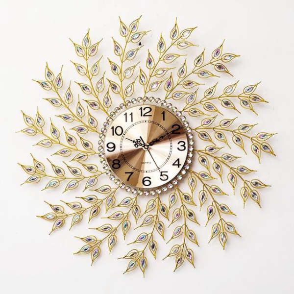 Goldene Designer Wanduhr mit Blättern