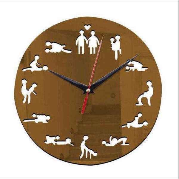 Moderne Kamasutra Wanduhr mit Spiegeleffekt
