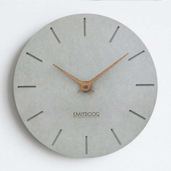 Minimalistische Wanduhr Betonoptik mit Holzeigern