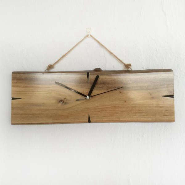 Moderne Holz Wanduhr im Brett-Design