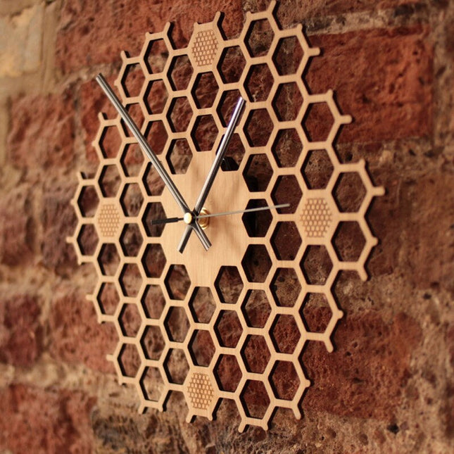 Wanduhr Holz mit Wabenmuster Design