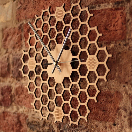 Wanduhr Holz mit Wabenmuster Design