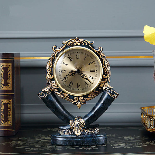 Elegante goldene Tischuhr im Vintage-Stil