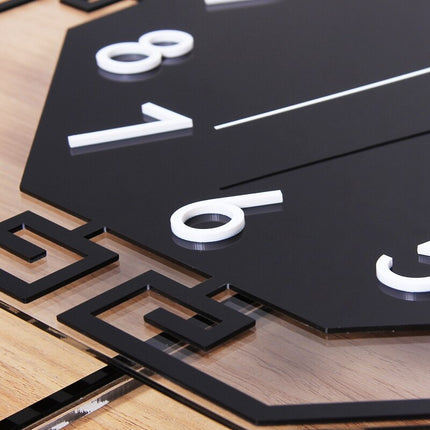 Achteckige Wanduhr asiatisch mit Pendel