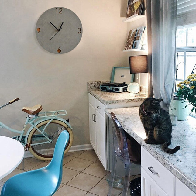 Minimalistische Wanduhr in Betonoptik grau