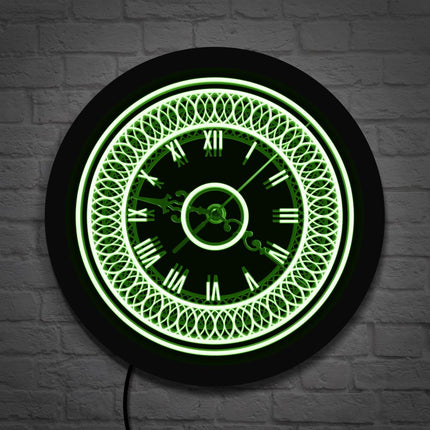 LED Wanduhr mit klassischem Ornament-Design