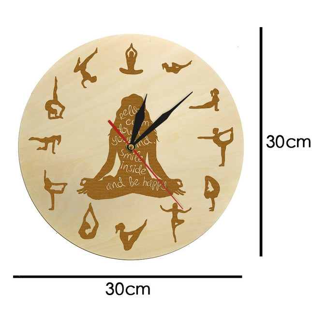 Wanduhr aus Holz mit Yoga-Posen