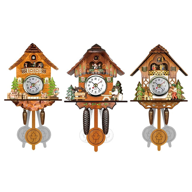 Klassische Kuckucksuhr aus Holz bemalt