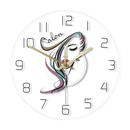 Elegante Wanduhr für den Schönheitssalon