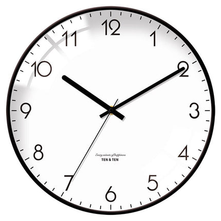 Gewölbte Wanduhr im nordischen Stil