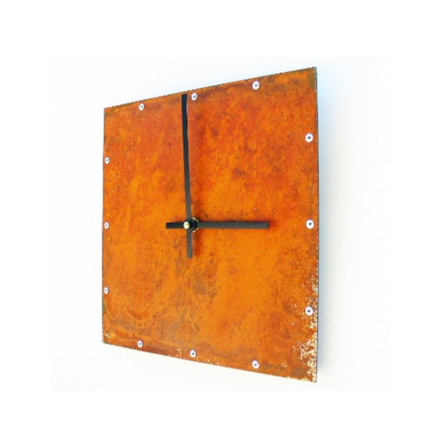 Quadratische Wanduhr in Edelrost Optik